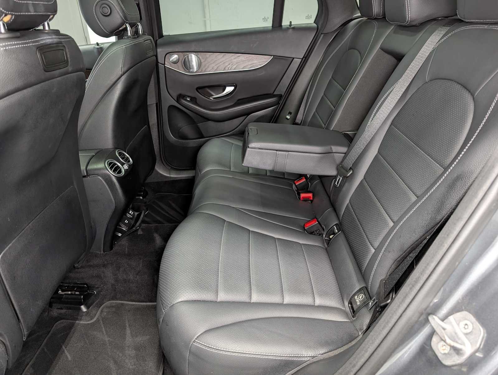 Used 2018 Selenite Grey Metallic Mercedes-Benz GLC 300 image 22