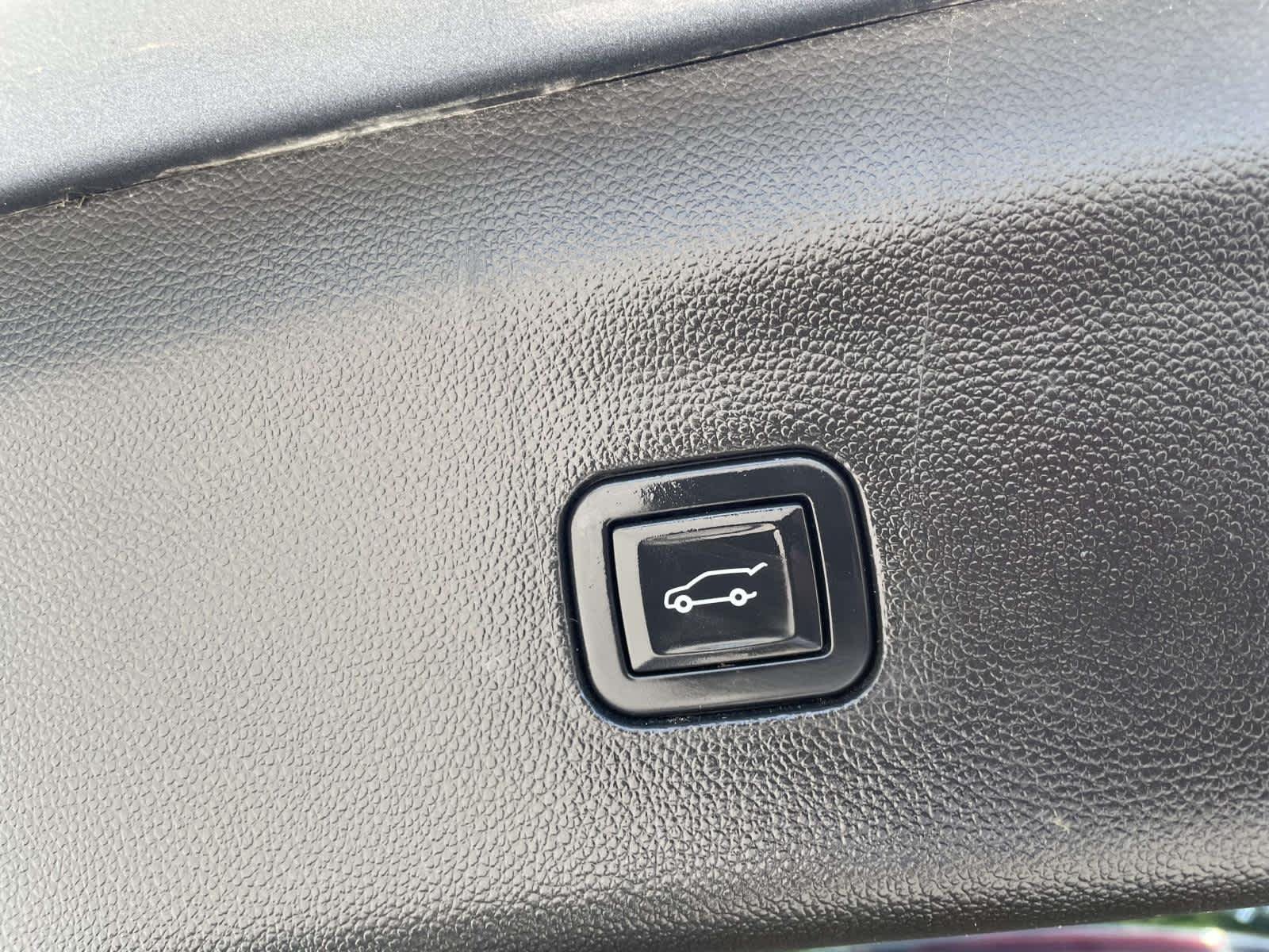 Used 2020 Satin Steel Metallic Buick Essence image 18