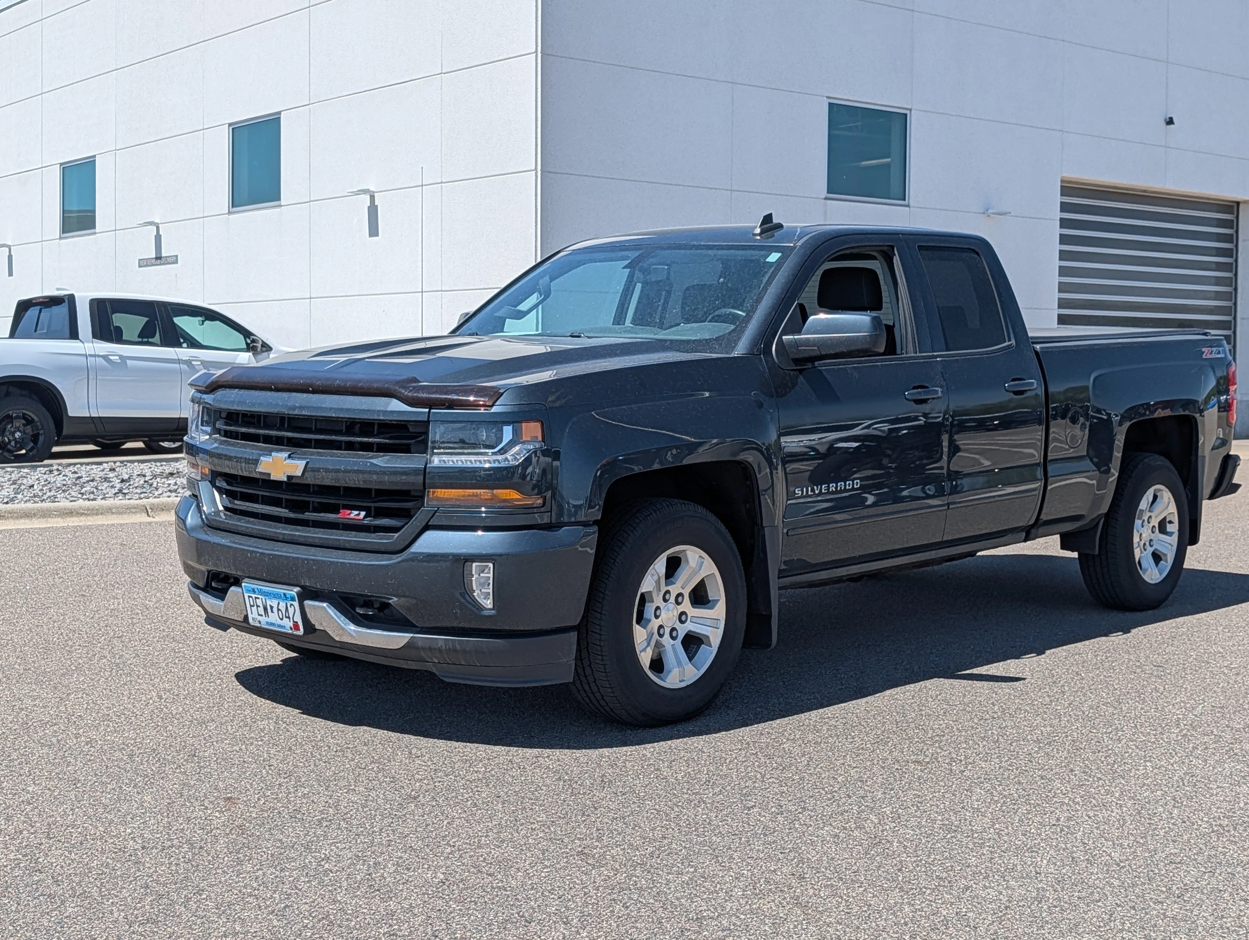 Used 2017 Chevrolet Silverado 1500 LT Z71 with VIN 1GCVKREC5HZ308585 for sale in Waite Park, Minnesota