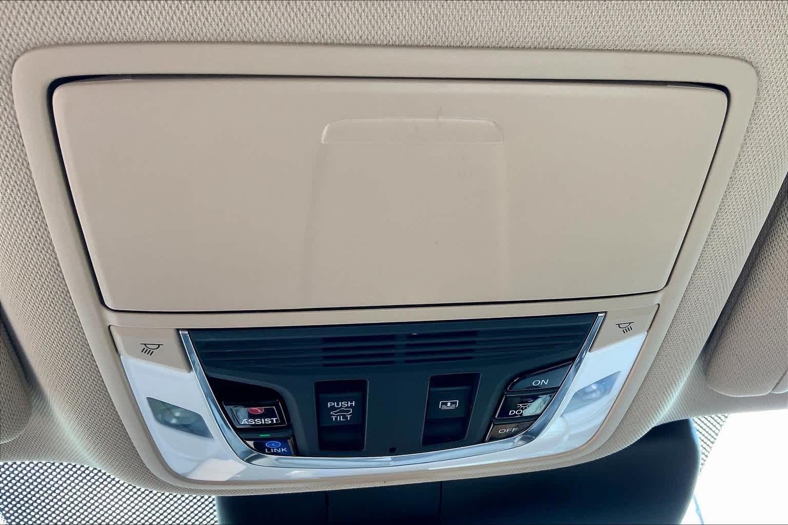 Used 2019 Majestic Black Pearl Acura  image 34