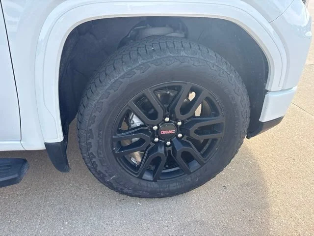 Used 2022 SUMMIT WHITE GMC Elevation image 47