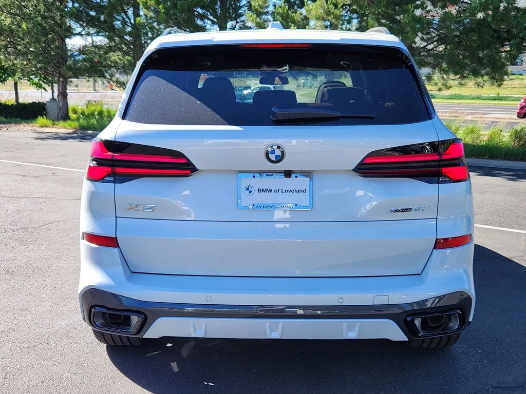 New 2026 Mineral White Metallic BMW xDrive40i image 4