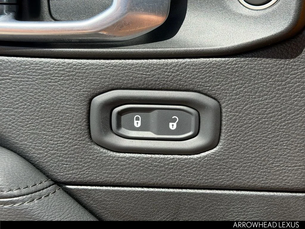 Used 2021  Jeep Unlimited Sahara Altitude image 18