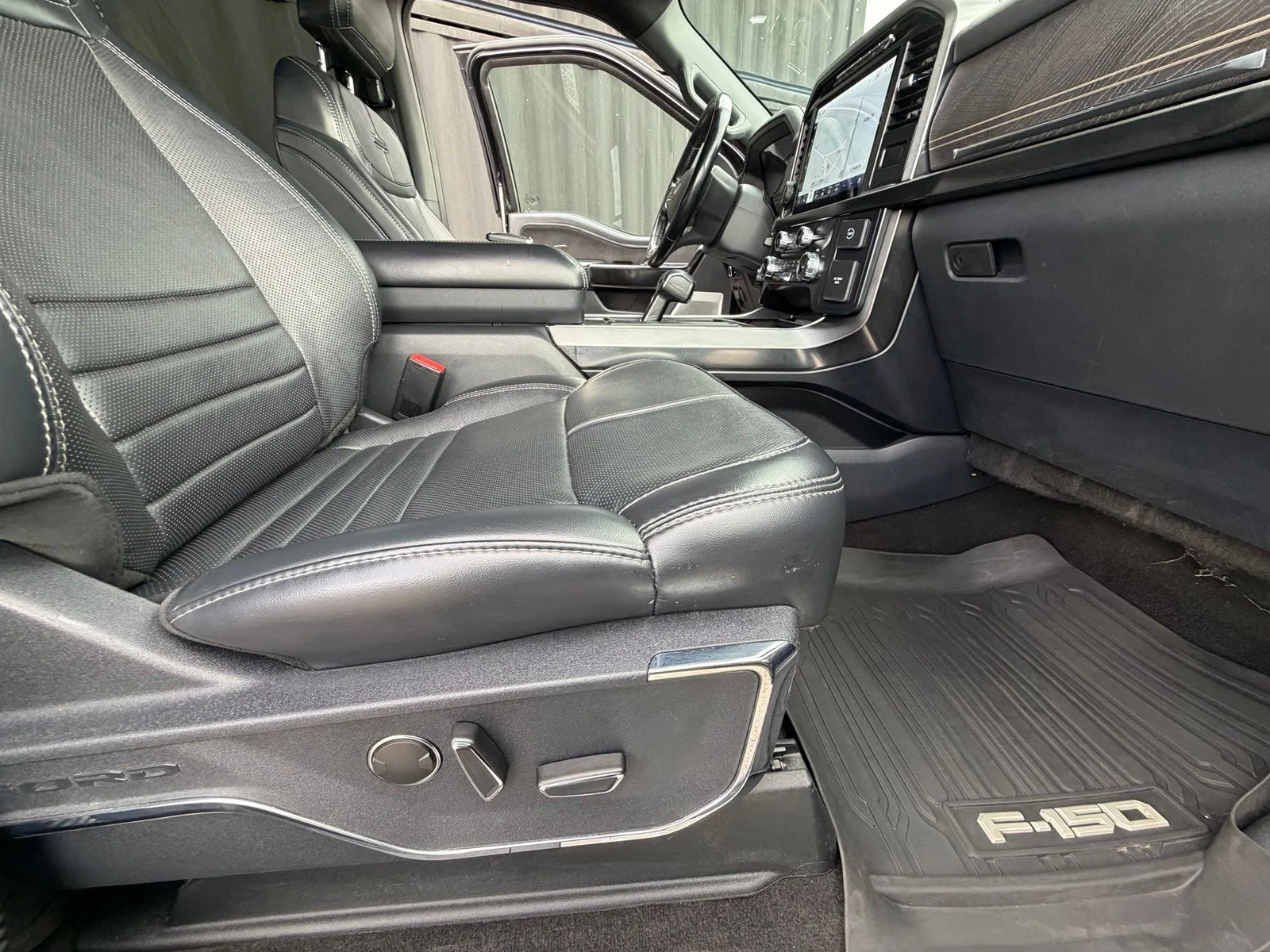 Used 2023 Black Ford Platinum image 31