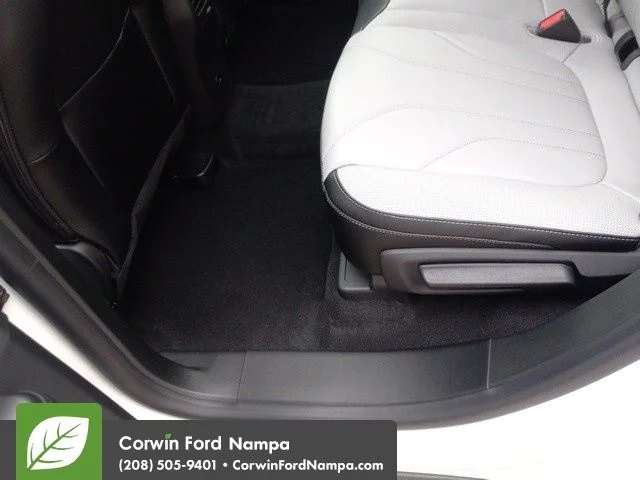 New 2025 Star White Metallic Tri-Coat Ford Base image 29