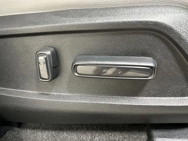 Certified Used 2025 Lunar Silver Metallic Honda EX-L image 29