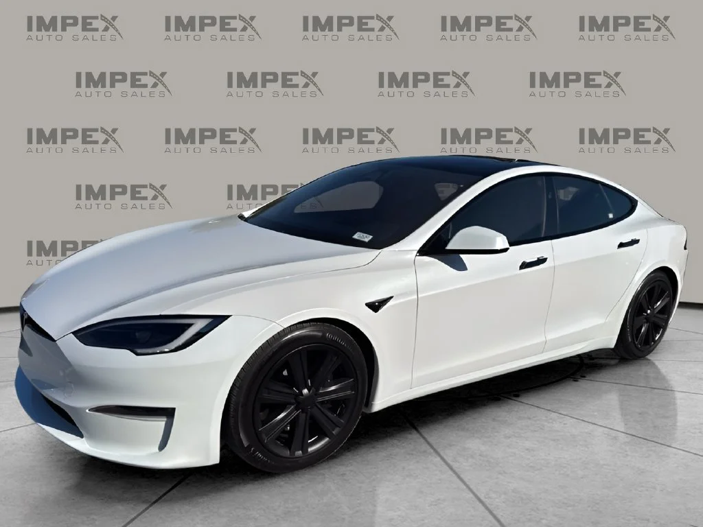 Used 2024  Tesla Long Range image 1