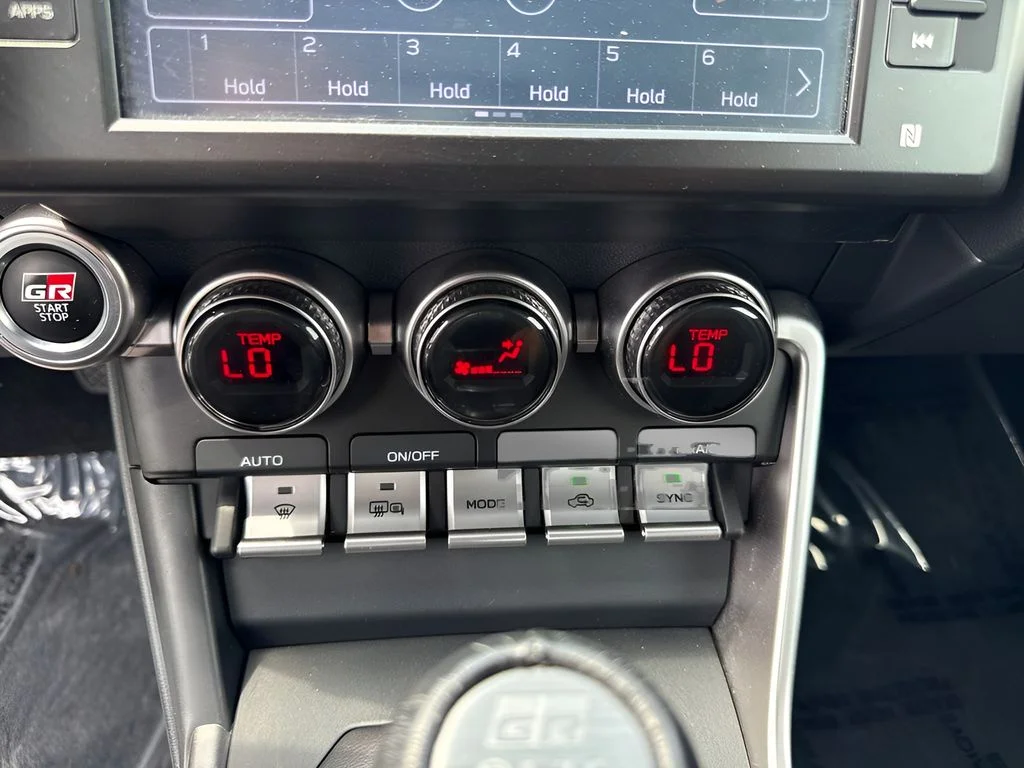 Used 2022  Toyota Base image 16