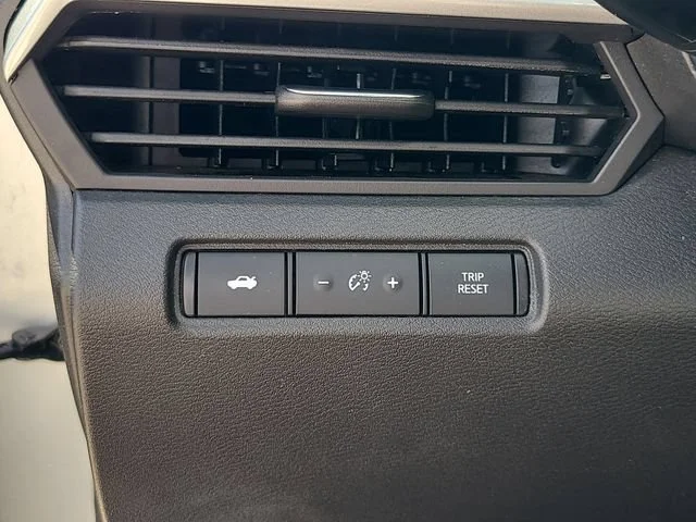 Used 2024 Silver Nissan 2.5 SV image 25