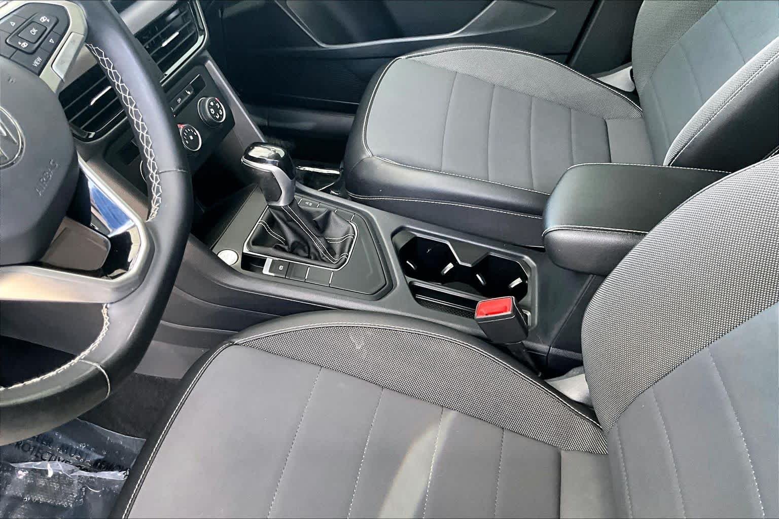 Certified Used 2022 Deep Black Pearl Volkswagen SE image 17