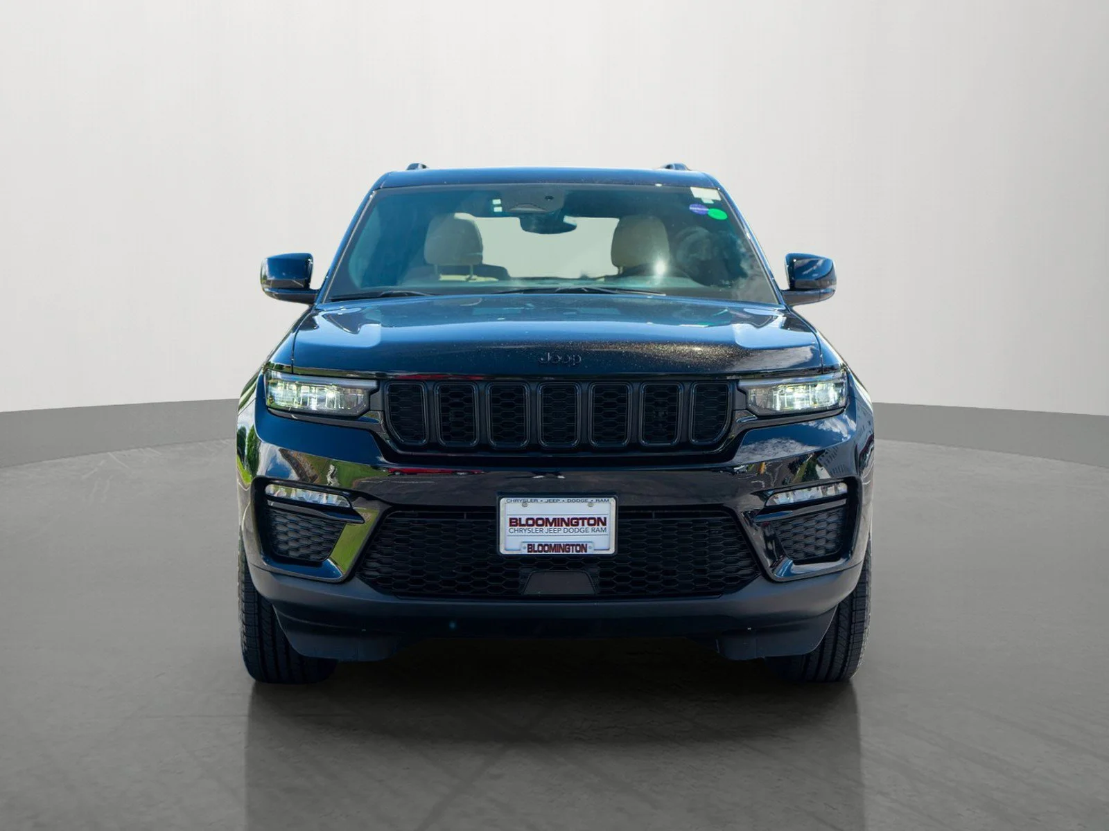 Used 2023 Diamond Black Crystal Pearlcoat Jeep Limited image 2