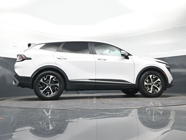 Used 2023 White Pearl Kia EX image 28