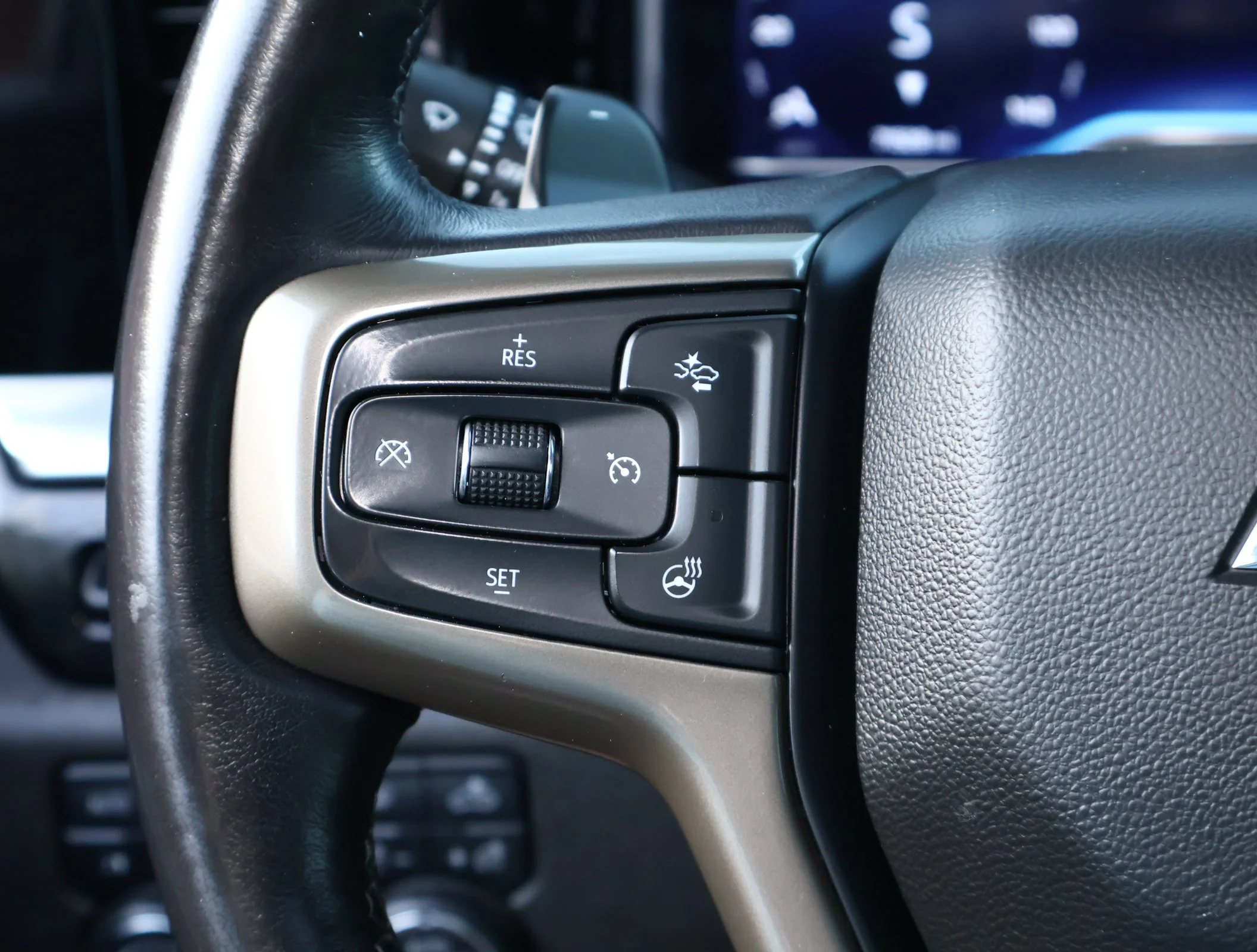 Used 2022 Iridescent Pearl Tricoat Chevrolet High Country image 18