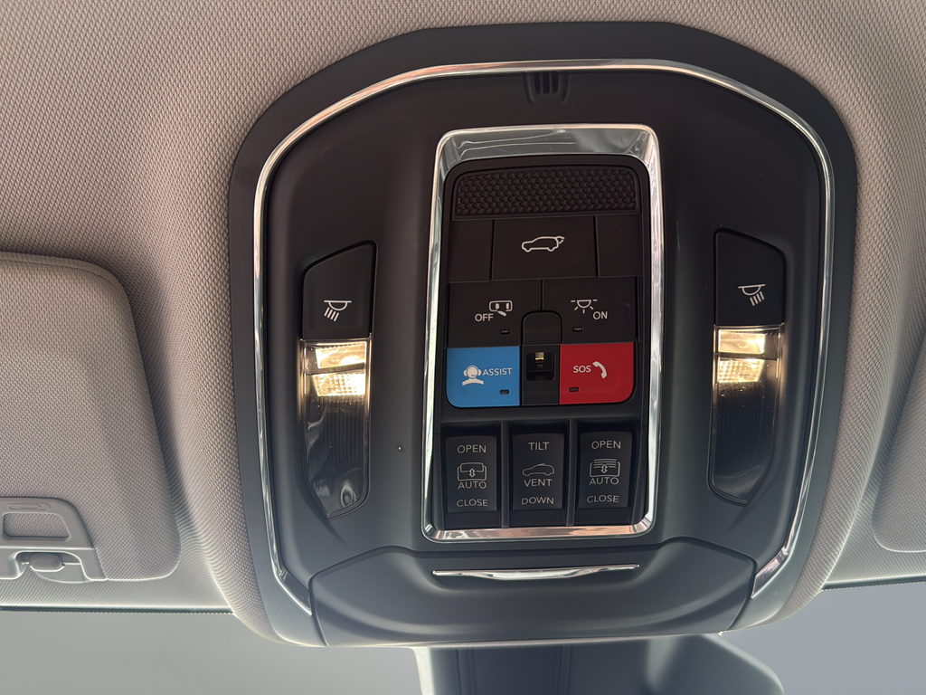 Used 2023 Silver Jeep Limited image 25