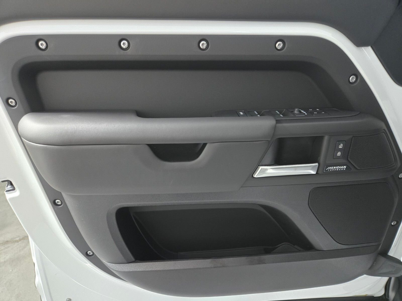 New 2026 Fuji White LAND ROVER X-Dynamic SE image 22