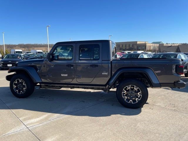 2026 Jeep Gladiator Sahara Auto's photo