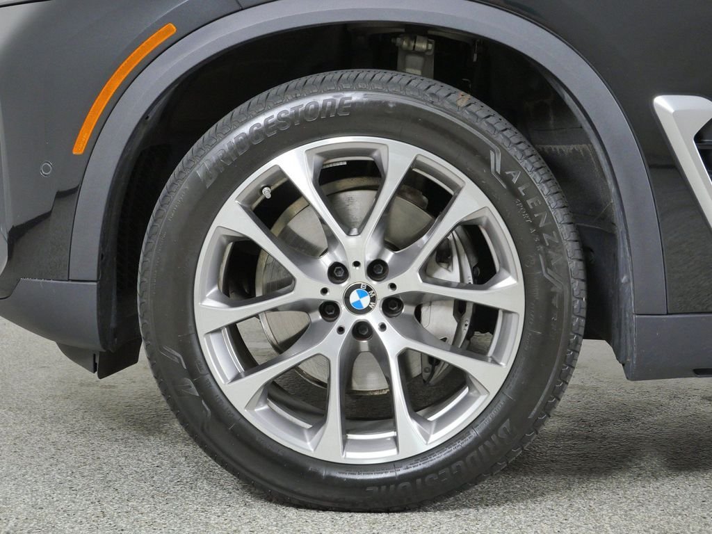 Certified Used 2024 Black Sapphire Metallic BMW xDrive40i image 20
