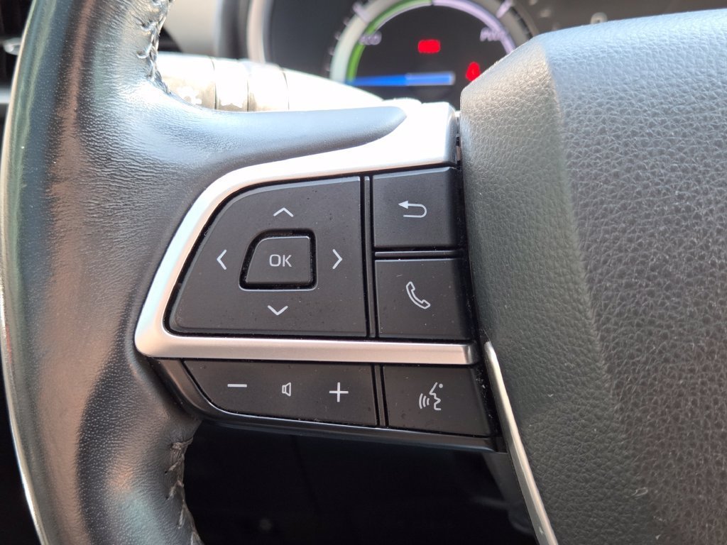 Used 2022 Midnight Black Metallic Toyota Hybrid XLE image 18