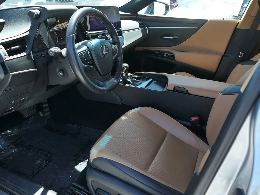 Used 2023 Silver Lexus 300h image 11