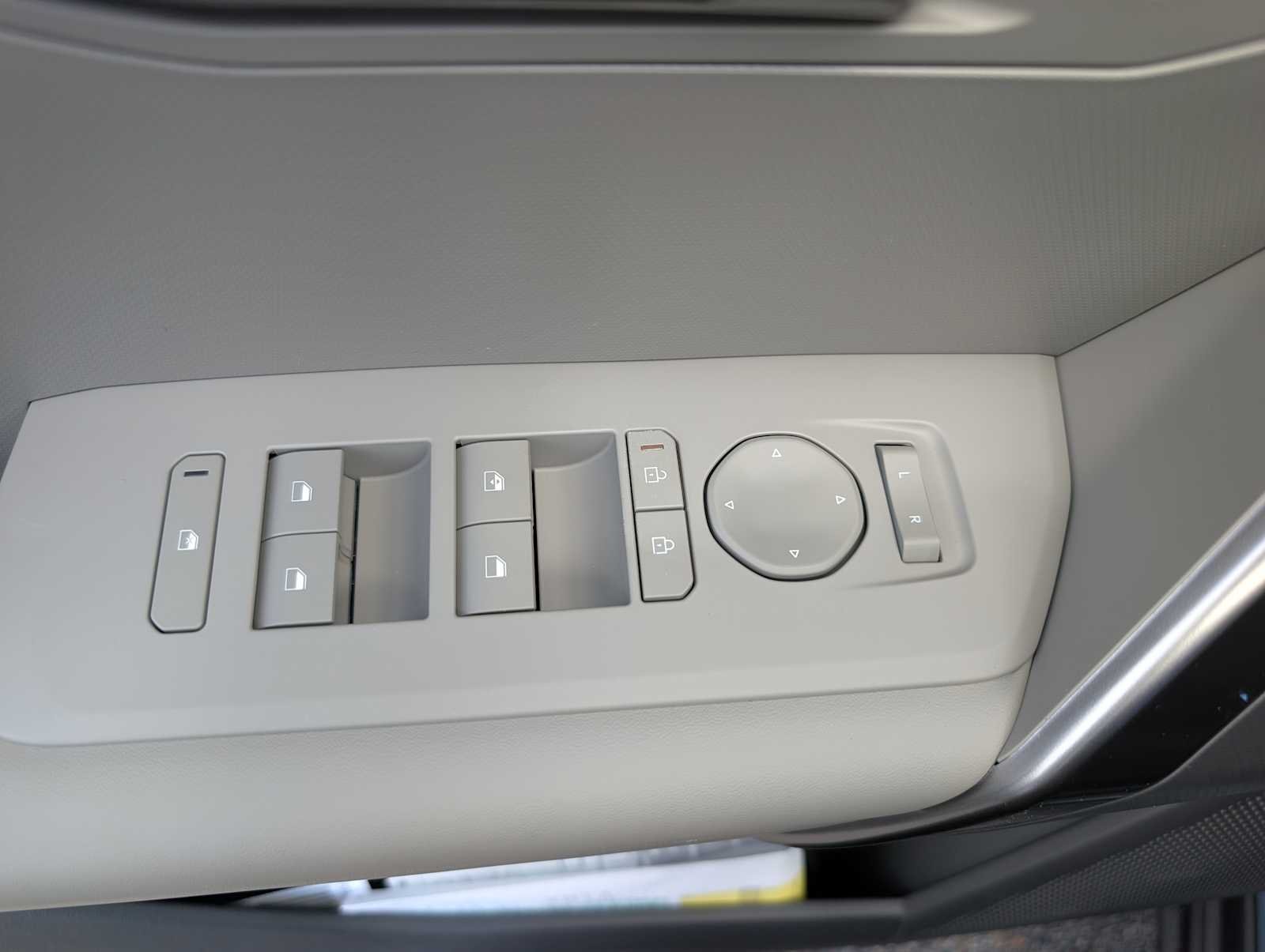 New 2027  Black Roof Kia S image 28