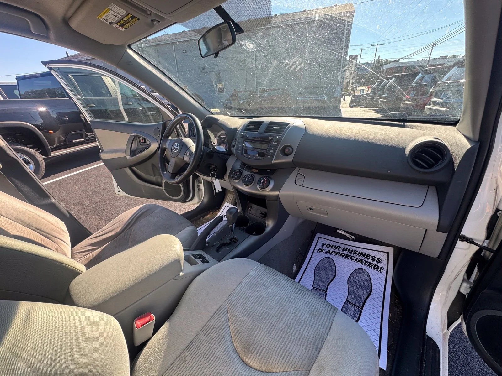 Used 2011 White Toyota Base image 20