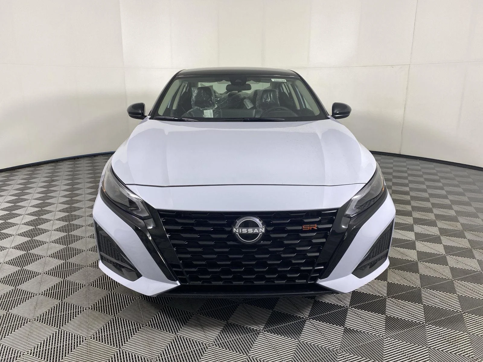 New 2026 Gray Sky Pearl / Super Black Two-tone Nissan SR image 14