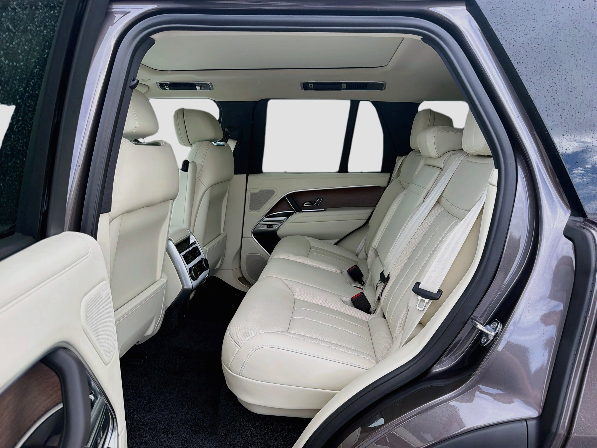 New 2026 Charente Grey Land Rover SE image 22
