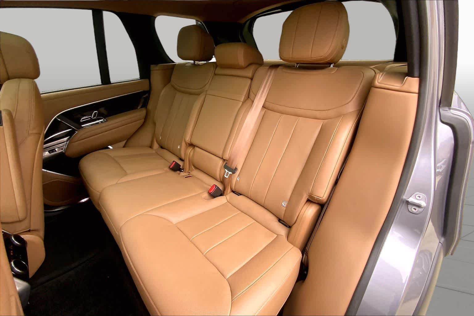 Used 2023 Eiger Grey Metallic Land Rover SE image 19