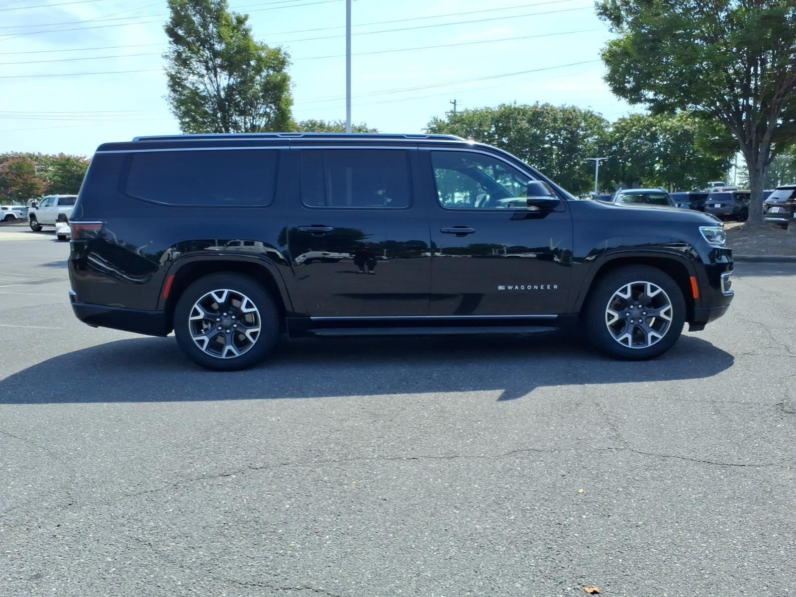 Used 2024 Diamond Black Crystal Pearlcoat Jeep Series III image 12