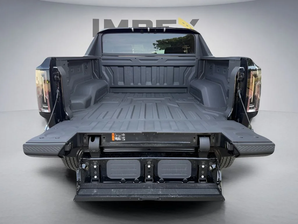 Used 2025 Black GMC 2X image 34