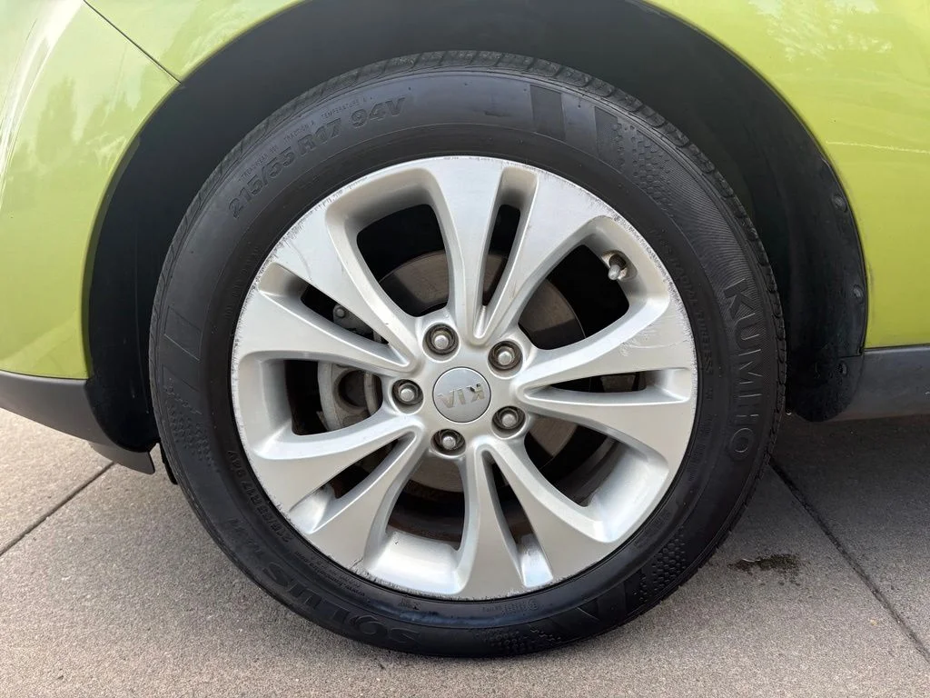 Used 2014 Green Kia Plus image 11