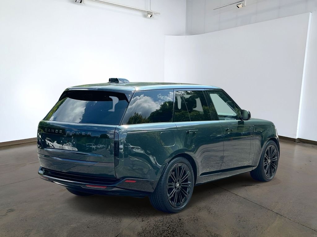 Certified Used 2025 Belgravia Green Metallic Land Rover SE image 4