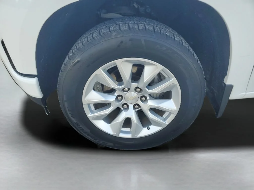 Used 2019 SUMMIT WHITE Chevrolet Custom image 25