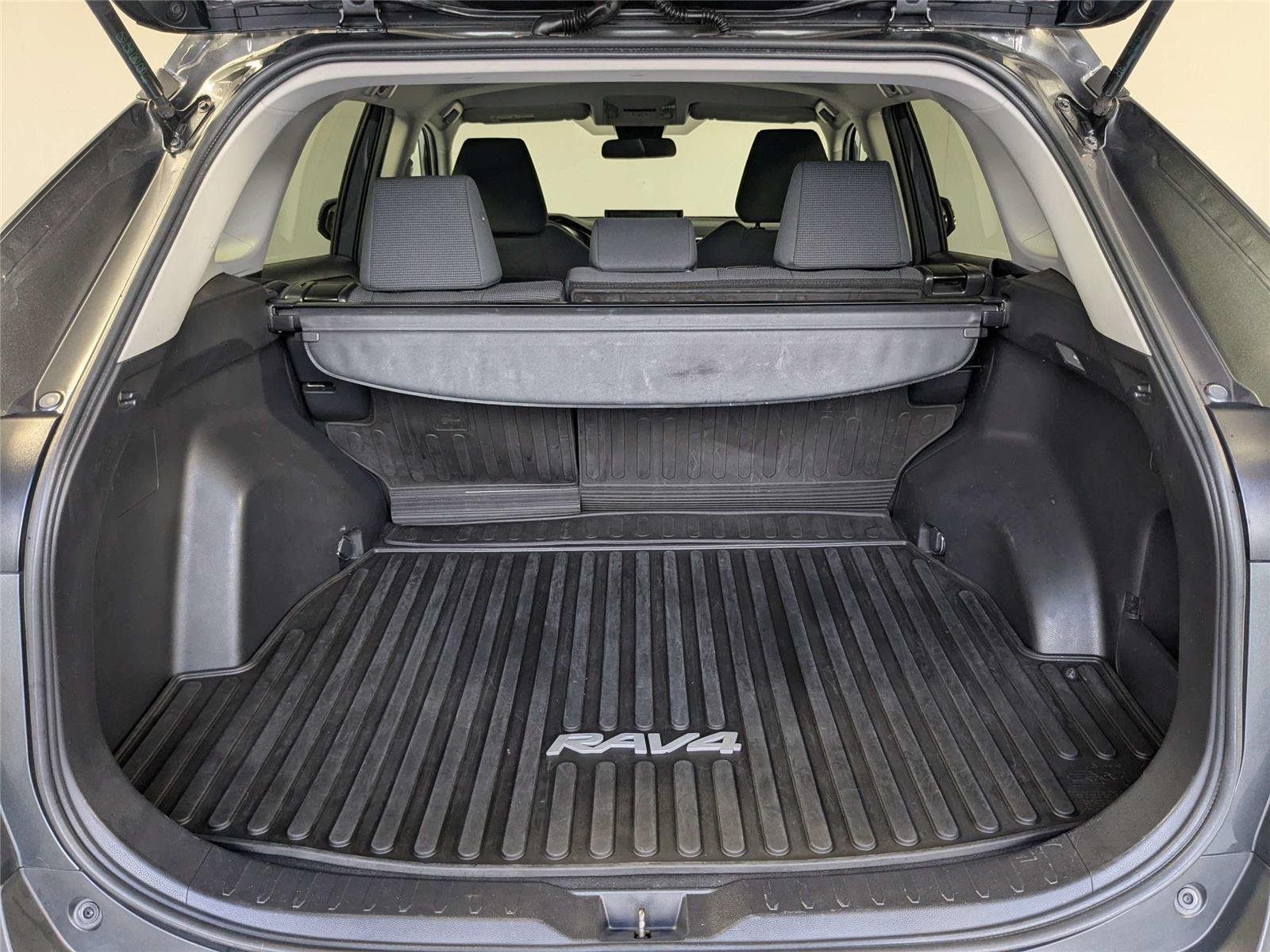 Used 2020 Magnetic Gray Metallic Toyota LE image 9