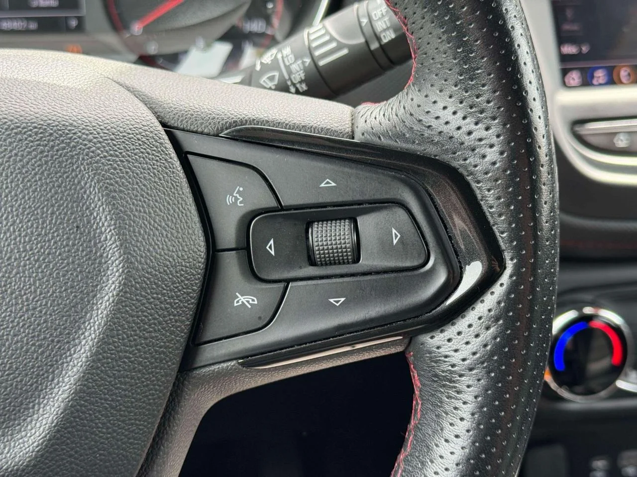 Used 2022 Satin Steel Metallic Chevrolet FWD RS image 26