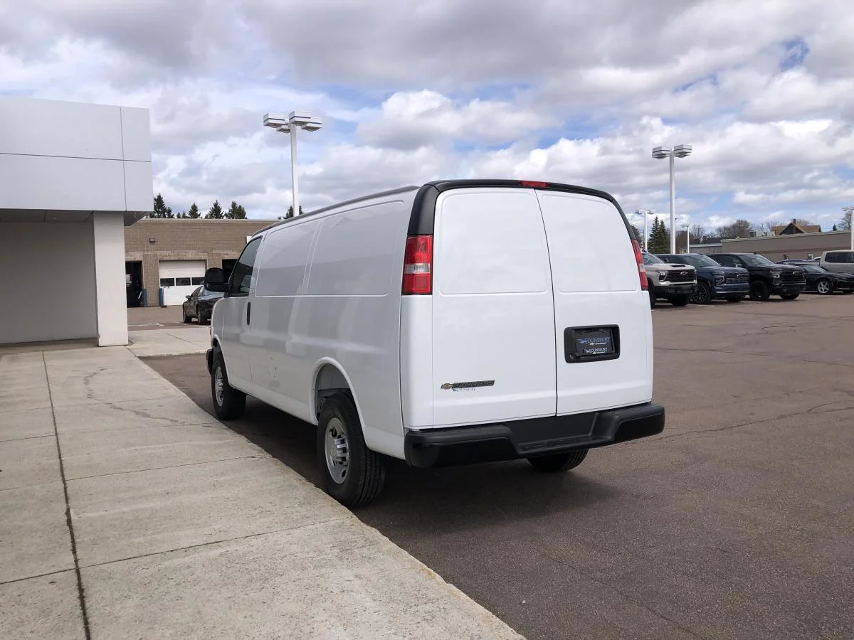 New 2026 White Chevrolet Rwd 3500 135 image 5