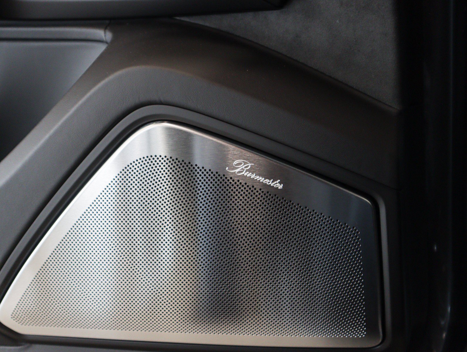 New 2026 Vanadium Grey Metallic Porsche Turbo GT image 25