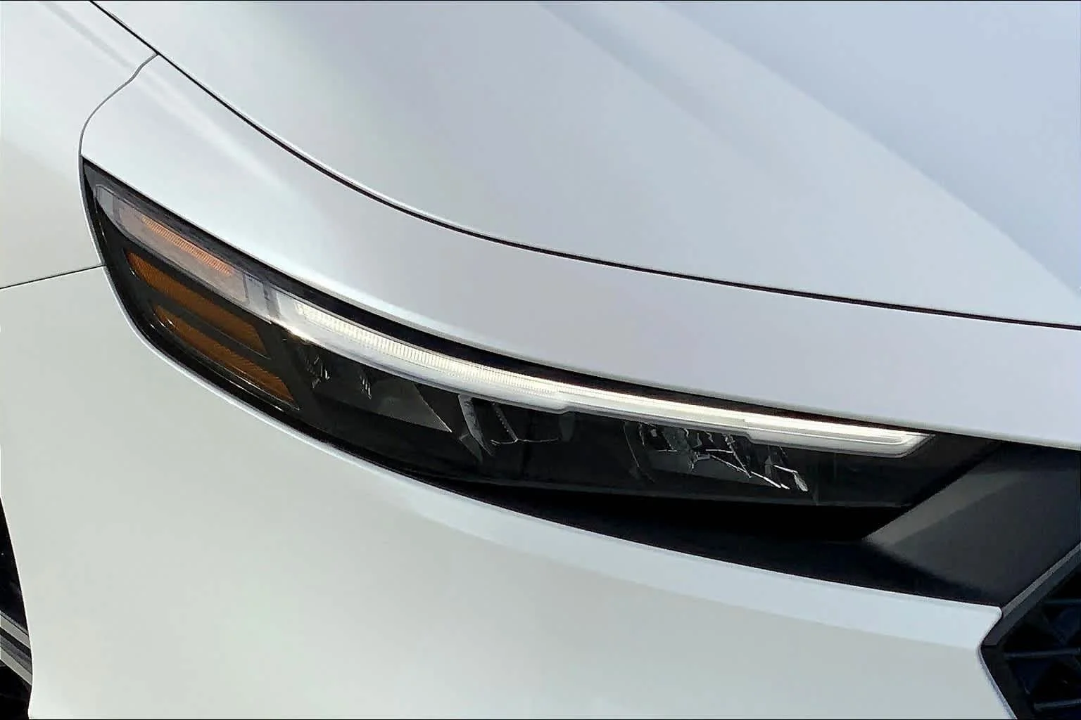 Certified Used 2025 Platinum White Pearl Honda HYBRID SPORT image 13
