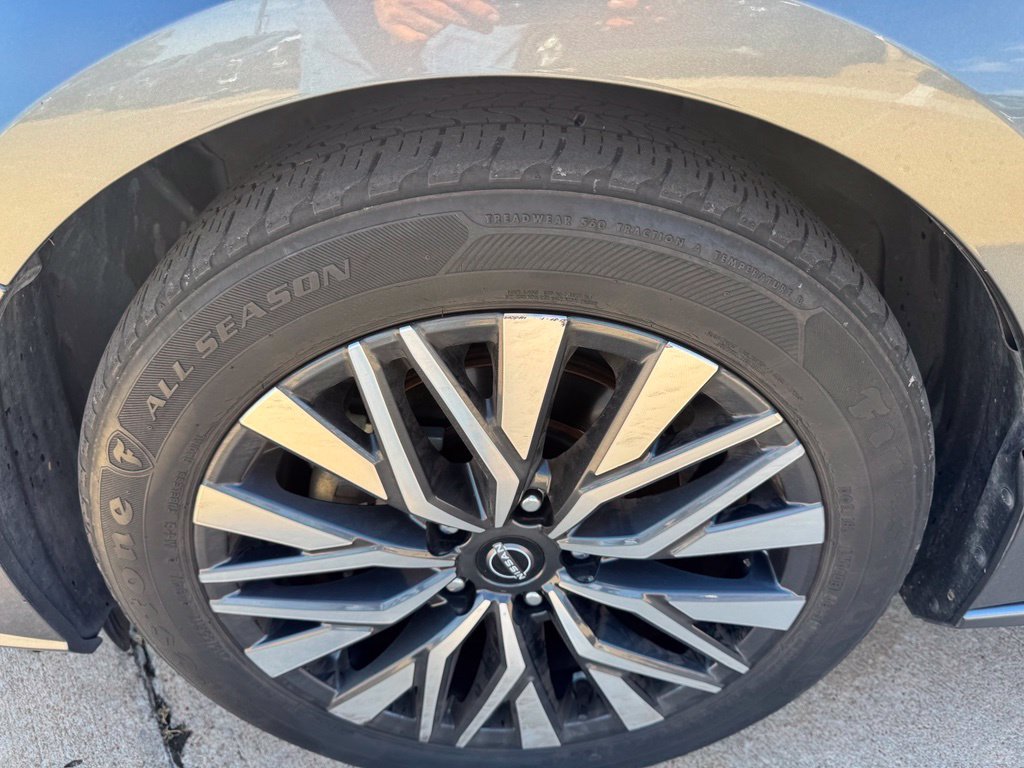 Used 2023 Gun Metallic Nissan 2.5 SV image 9