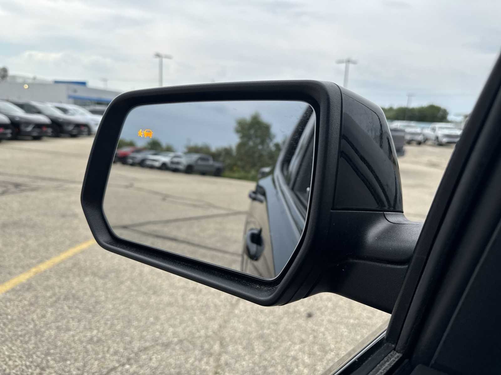 2023 GMC Acadia SLE - Photo 13