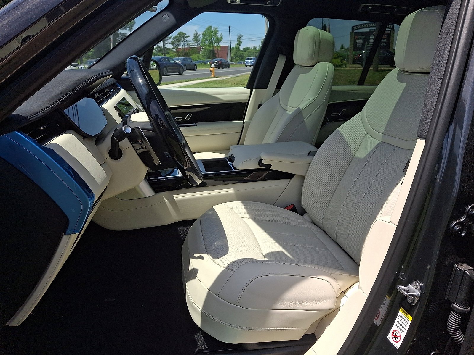 New 2026 Carpathian Grey Land Rover SE image 9