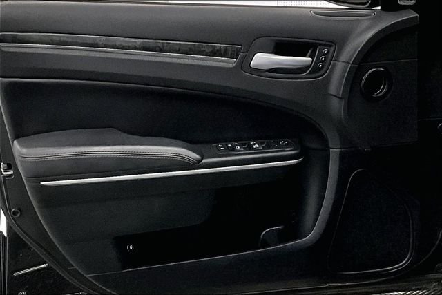 2023 Chrysler 300 Touring L - Photo 19