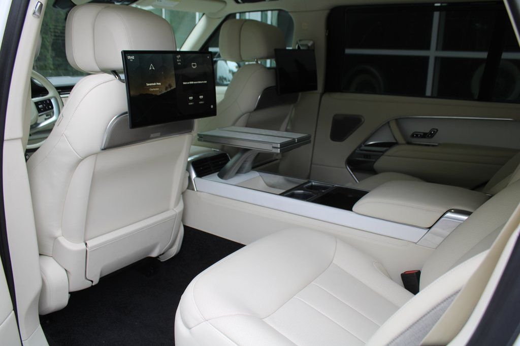 Used 2024 White Land Rover SV image 26