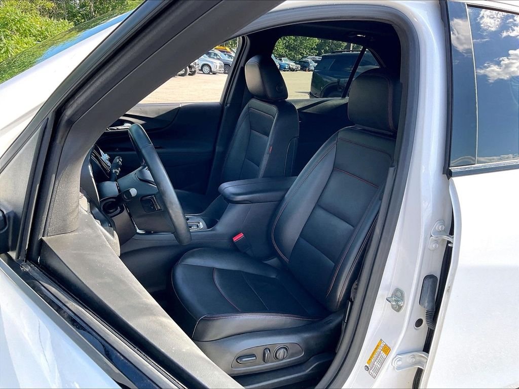 Used 2023 Summit White Chevrolet RS image 9