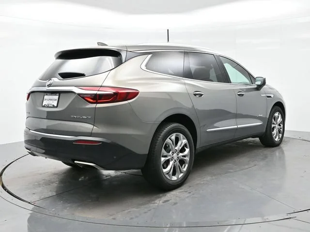 Used 2018 Includes Spectra Gray lower exterior accent color. Buick Avenir image 7