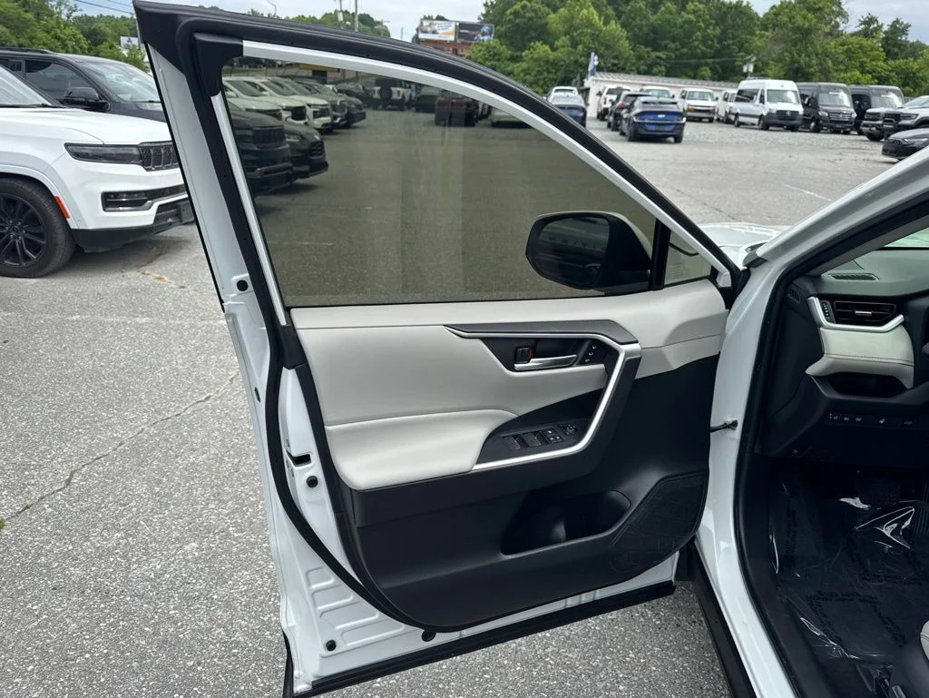 Used 2023 Beige Toyota XLE Premium image 24
