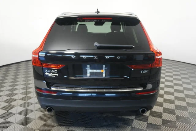 Used 2021 Onyx Black Metallic Volvo T5 Momentum image 4