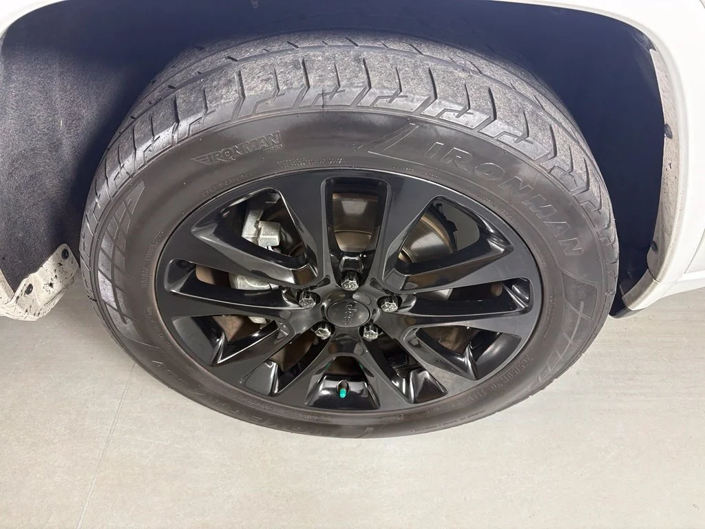 Used 2019 White Jeep Altitude image 10