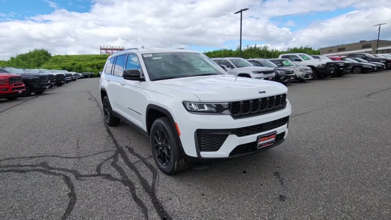 New 2026 Bright White Clearcoat Jeep Laredo Altitude image 3