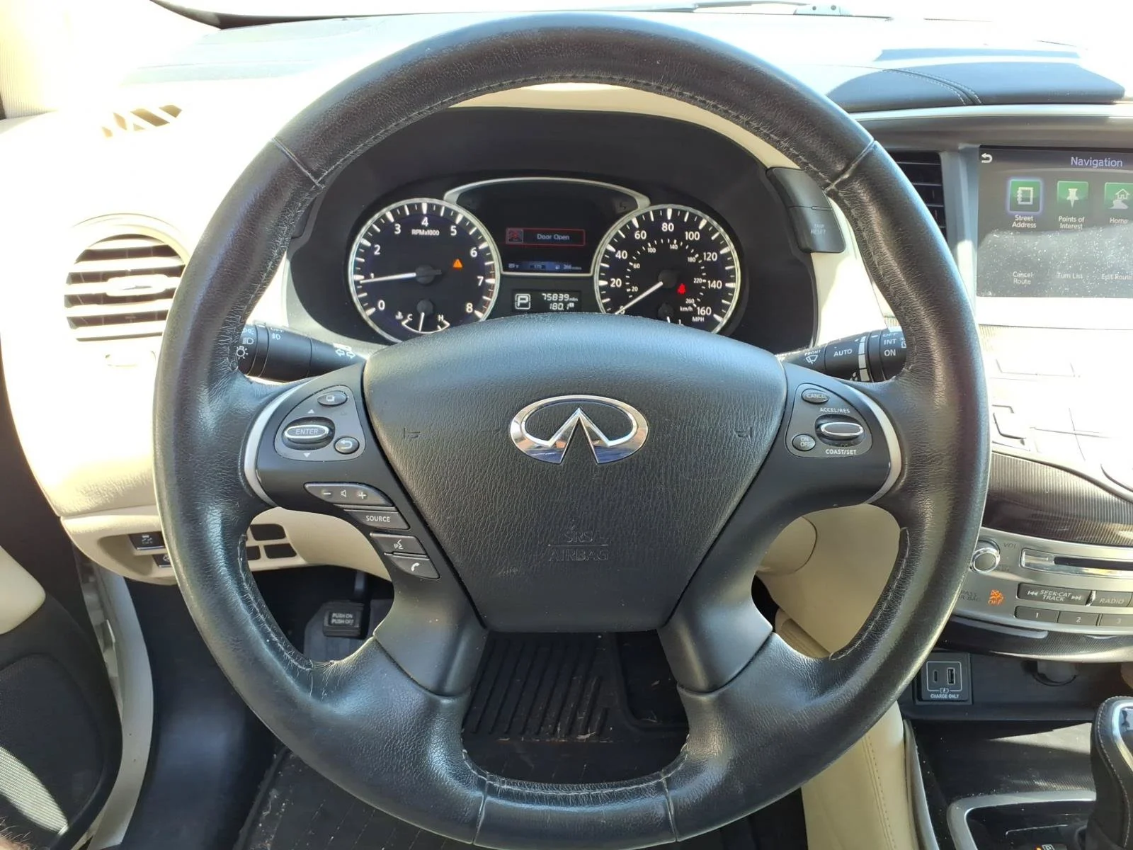 Used 2019 Majestic White INFINITI LUXE image 21